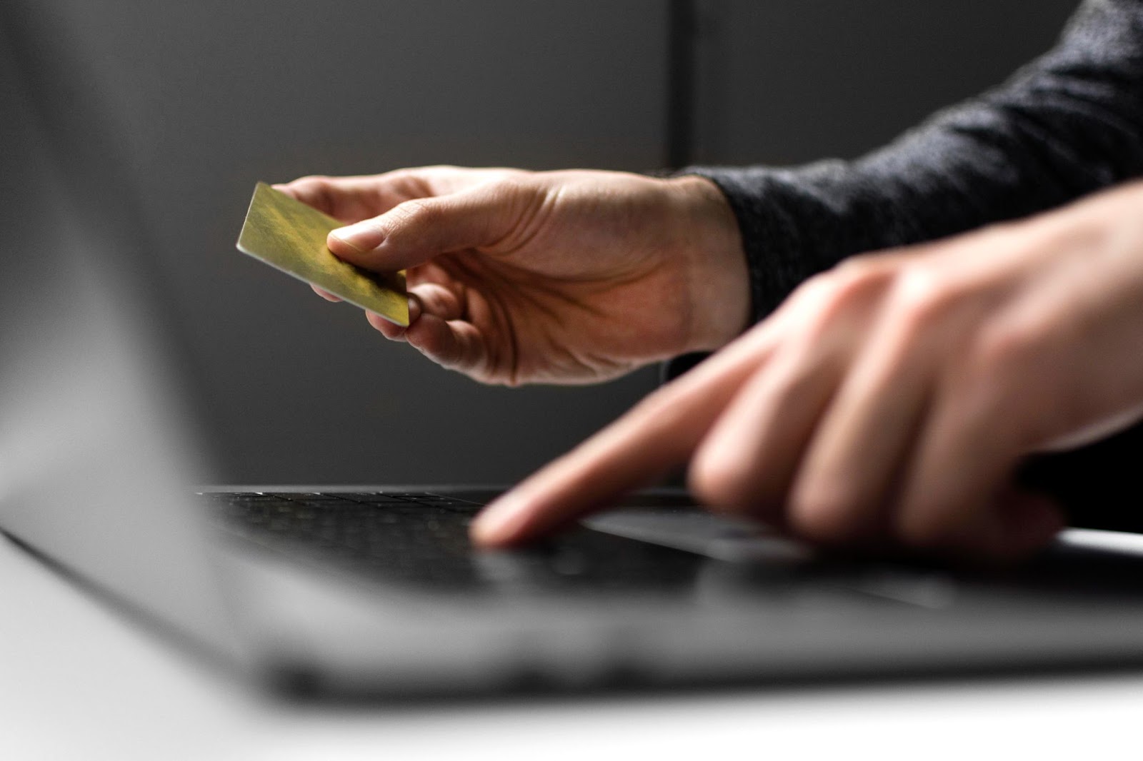 What is Online Gambling Fraud