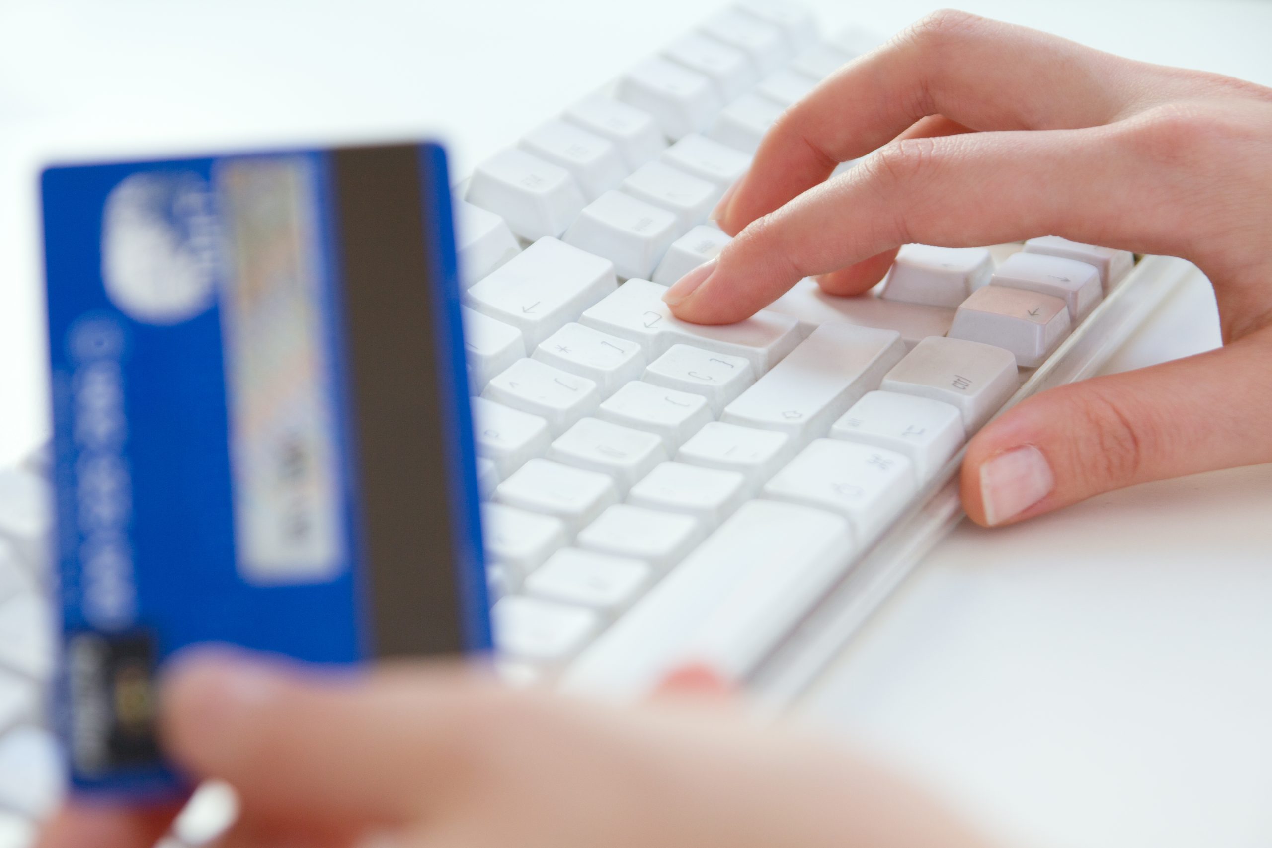 Manual Credit Card Processing: How to Charge a Credit Card Manually